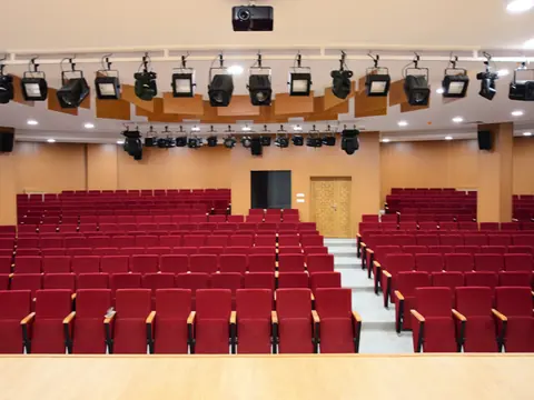 Mehmet Fatih Tosyalı İmam Hatip Okulu Konferans Salonu